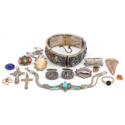 3772 - Antique and later jewellery including a shark tooth pendant, 9ct gold charm in the form of a tankard... 