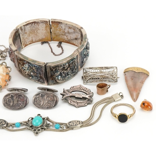 3772 - Antique and later jewellery including a shark tooth pendant, 9ct gold charm in the form of a tankard... 