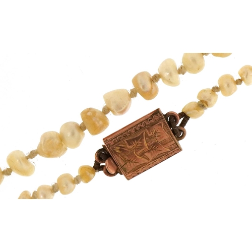 3479 - An antique pearl necklace with unmarked gold clasp, 70cm in length, 11.2g.