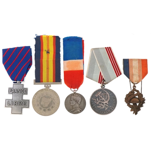 2415 - Five military interest medals including Russian Armed Forces, French Veterans Association and Nigeri... 