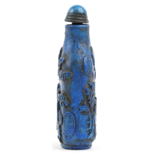 1085 - A Chinese carved hardstone snuff bottle and stopper, 20th century, decorated with figures, 8cm high.