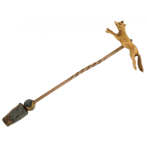 3031 - An antique unmarked 15ct gold and yellow metal stickpin in the form of a fox, 6cm in length, 3.1g.