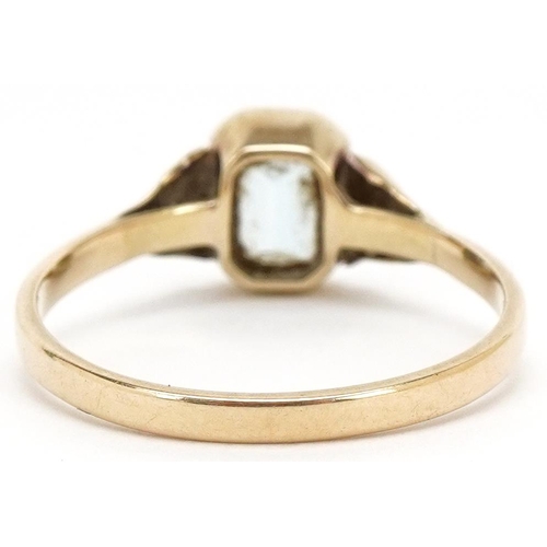 3489 - An Art Deco 9ct gold and aquamarine ring, size U, 2.2g.