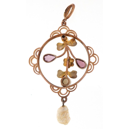 3189 - An Edwardian 9ct gold garnet and pearl openwork pendant, 5cm high, 2.5g.