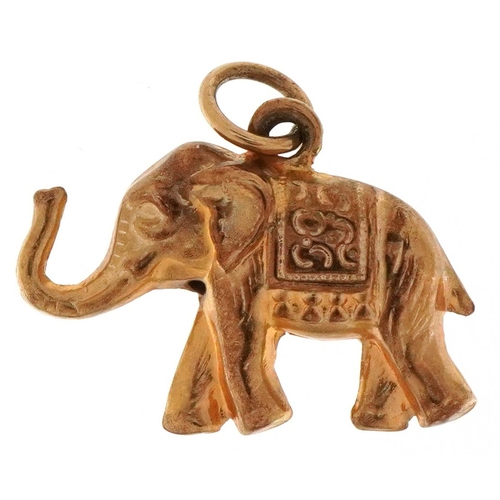 3157 - A 9ct gold charm in the form of an elephant, 2.2cm in length, 1.3g.