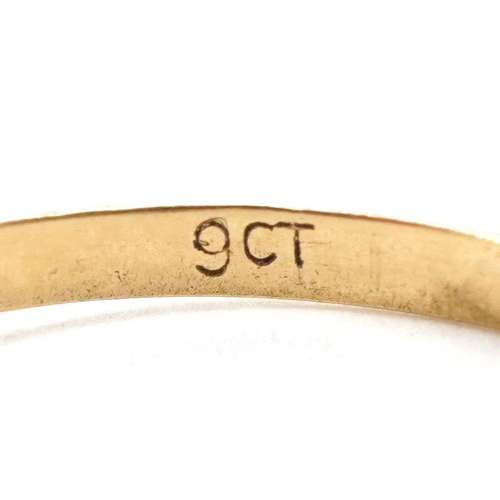 3663 - A 9ct gold wishbone ring, size O, 0.4g.