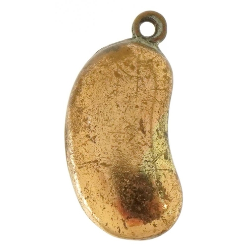 3651 - A yellow metal charm in the form of a kidney bean, 1.8cm high, 1.1g.