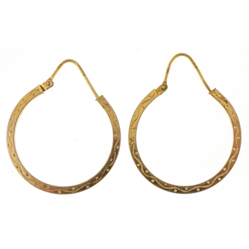 3140 - A pair of 9ct gold engraved hoop earrings, 2.5cm in diameter, total 2.0g.