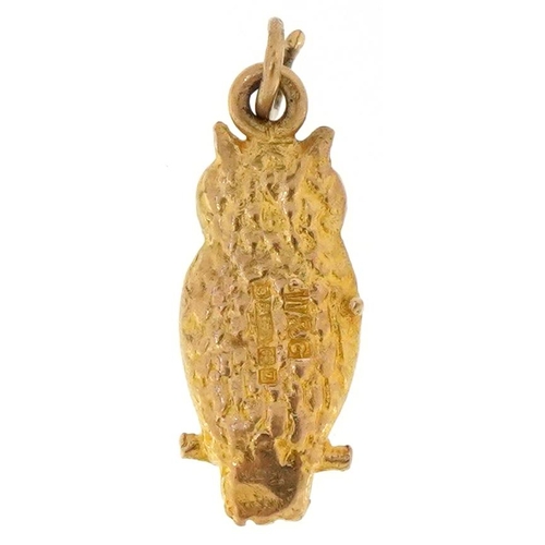 3442 - A 9ct gold charm in the form of an owl, 1.7cm high, 1.4g.