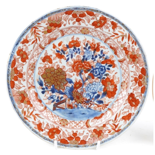  Two similar Chinese porcelain clobbered circular plates, 18th century, 23cm in diameter