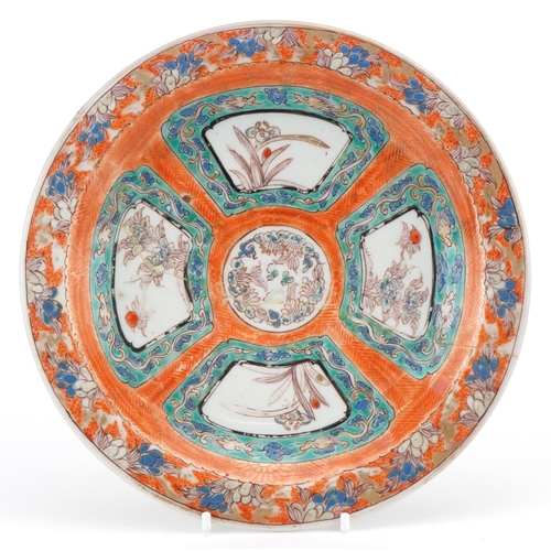 492 - A Japanese Imari porcelain plate, 19th century, with hand painted decoration, 22cm in diameter.