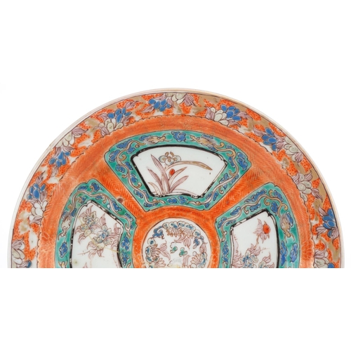 492 - A Japanese Imari porcelain plate, 19th century, with hand painted decoration, 22cm in diameter.