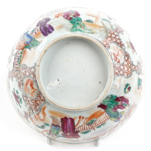 434 - A Chinese famille rose porcelain bowl, 19th century, with hand painted decoration, 20cm in diameter.