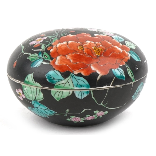 341 - A Chinese porcelain bun shaped box and cover hand painted in the famille noire palette with flowers,... 