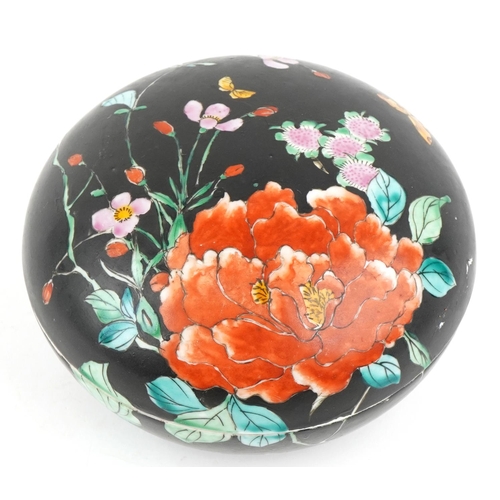 341 - A Chinese porcelain bun shaped box and cover hand painted in the famille noire palette with flowers,... 