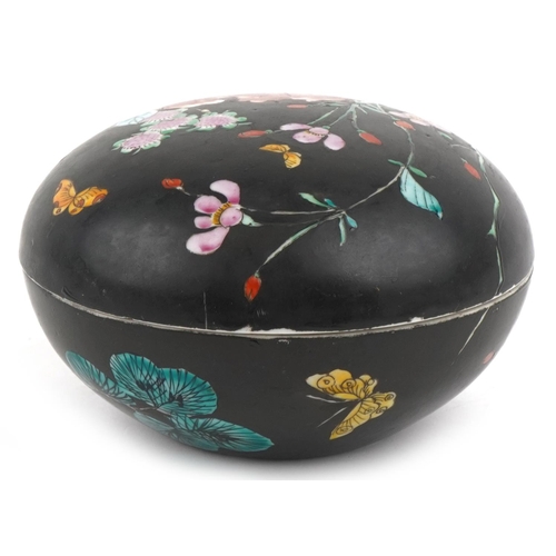 341 - A Chinese porcelain bun shaped box and cover hand painted in the famille noire palette with flowers,... 