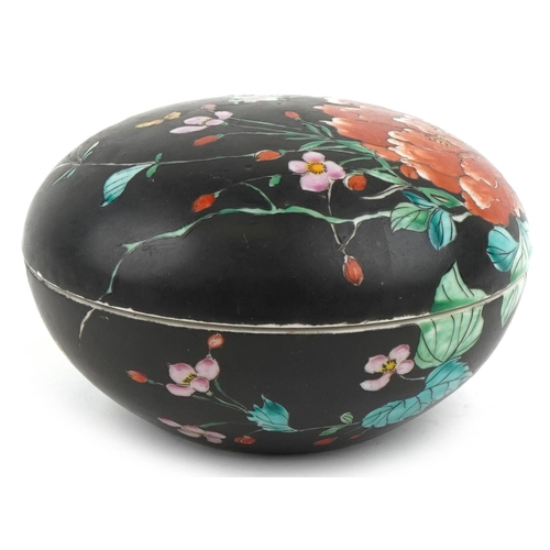 341 - A Chinese porcelain bun shaped box and cover hand painted in the famille noire palette with flowers,... 