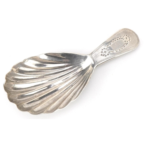 576 - A Georgian silver shell shaped caddy spoon, indistinct hallmarks, 7.5cm in length, 7.4g.