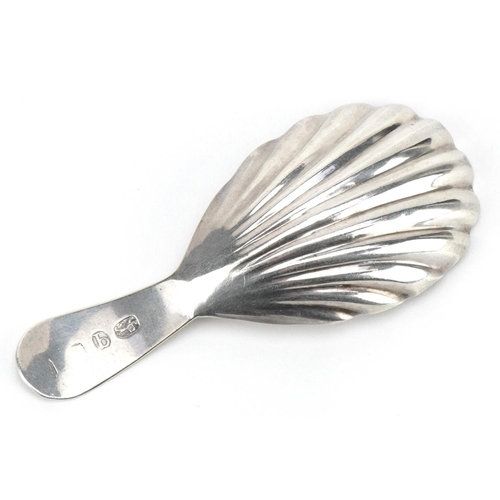 576 - A Georgian silver shell shaped caddy spoon, indistinct hallmarks, 7.5cm in length, 7.4g.