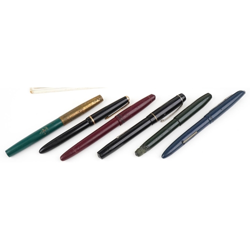 307 - A group of vintage fountain pens, some with 14ct gold nibs, including Parker, Platignum and The Blac... 