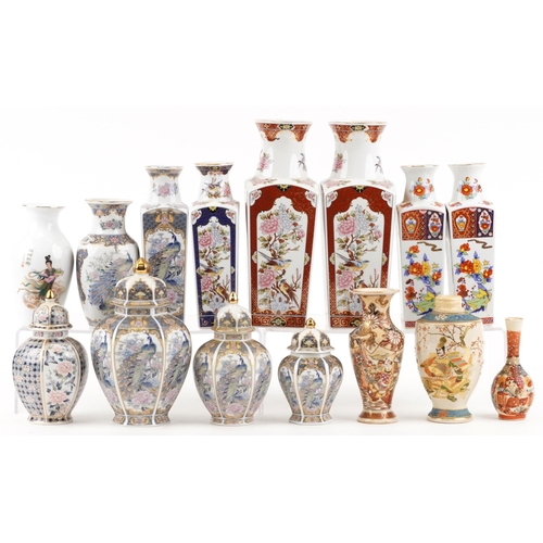 2542 - A mixed group of Chinese export porcelain vases, 20th century, H-26cm.