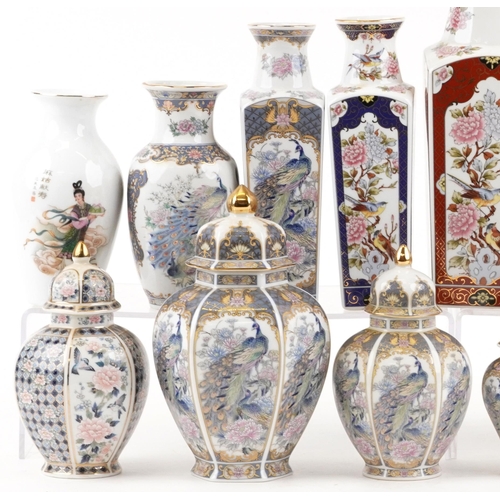 2542 - A mixed group of Chinese export porcelain vases, 20th century, H-26cm.