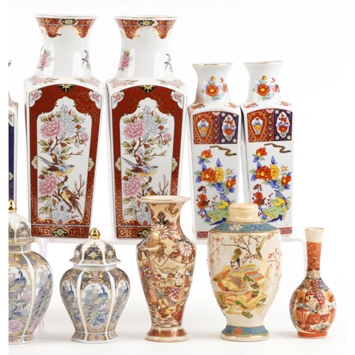 2542 - A mixed group of Chinese export porcelain vases, 20th century, H-26cm.