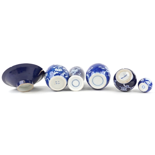 2546 - A small group of Chinese blue and white porcelain items, various sizes, the largest 24cm.