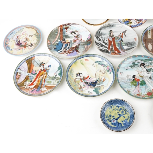 2540 - A collection of 29 various Chinese porcelain plates, all 20th century, including examples from the J... 