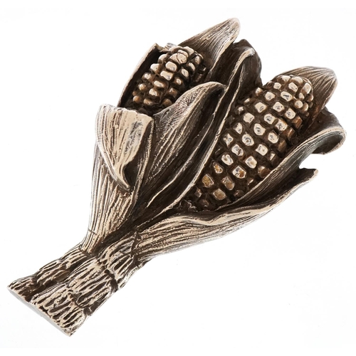 569 - Magrino, a silver model of corn, 9cm in length, 58.0g.