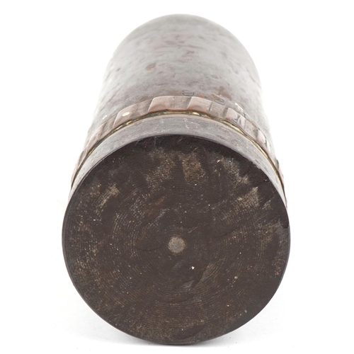 1455 - A 20th century artillery shell with removable screw top , 25cm high