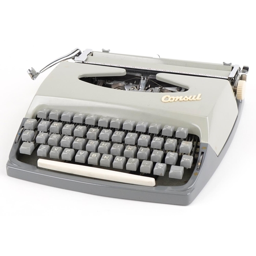 2576 - A vintage Consul Czechoslovakian portable typewriter.