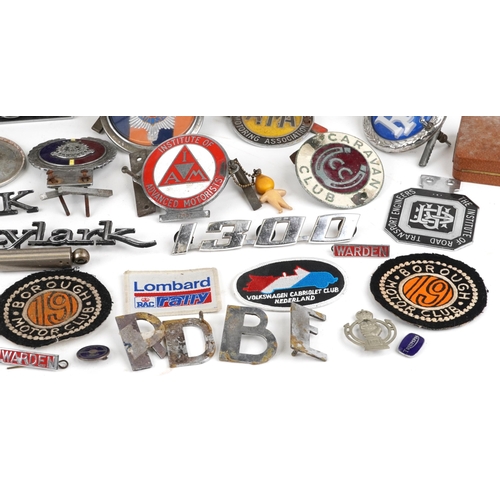 1395 - A large collection of vintage automobilia including car badges, Caravan Club, Institute of Advanced ... 