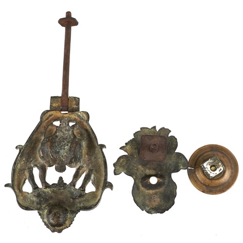 2624 - A good 18th century Italian bronze door knocker and handle circa 1720, the knocker cast with two che... 