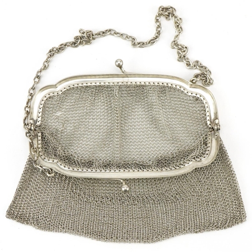 570 - Mappin Brothers, a George V silver chain mail purse, London 1916, 10cm high x 13cm wide, 125.0g.