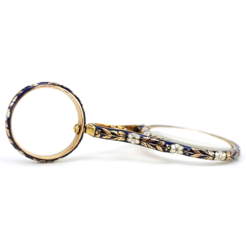 27 - A good unmarked gold and enamel quizzing/magnifying glass finely hand painted with flowers, 7cm in l... 