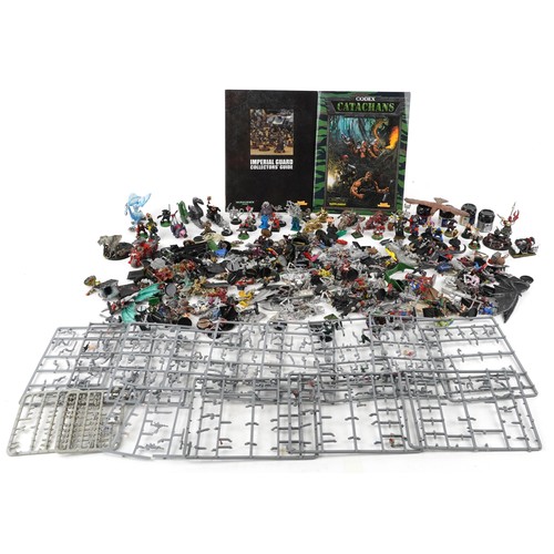 1165 - A large collection of diecast and plastic War Hammer figures.