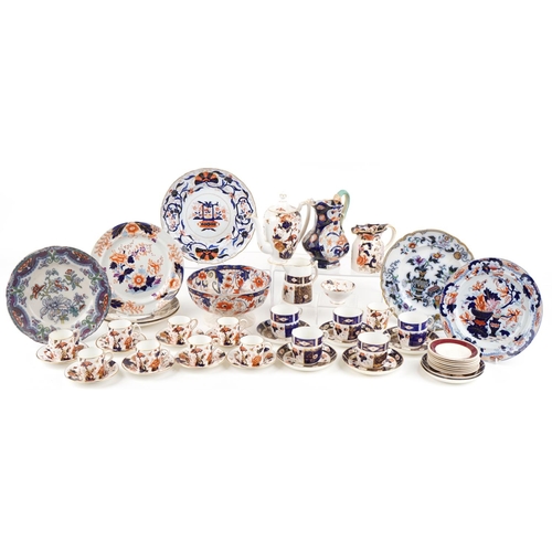 2611 - A 19th century Coalport Hong Kong pattern part tea set together with a small collection of English h... 