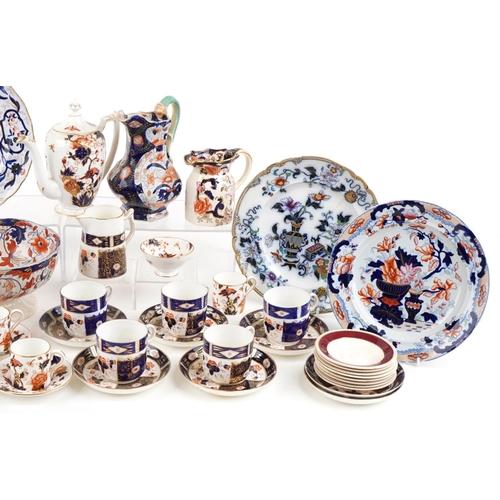 2611 - A 19th century Coalport Hong Kong pattern part tea set together with a small collection of English h... 