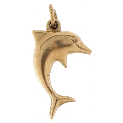 3418 - A 9ct gold charm in the form of a dolphin, 1.9cm high, 0.4g.