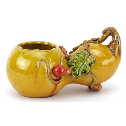 2586 - A Chinese porcelain brush washer in the form of a double gourd fruit, character marks to the base, 1... 