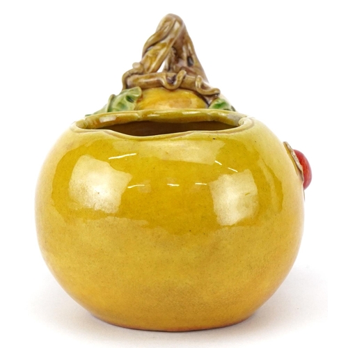 2586 - A Chinese porcelain brush washer in the form of a double gourd fruit, character marks to the base, 1... 