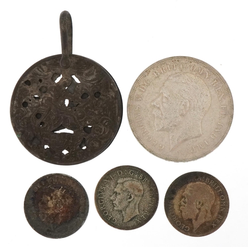 1260 - A 1935 George V Rocking Horse crown, three silver shillings and a late 19th/early 20th century hallm... 