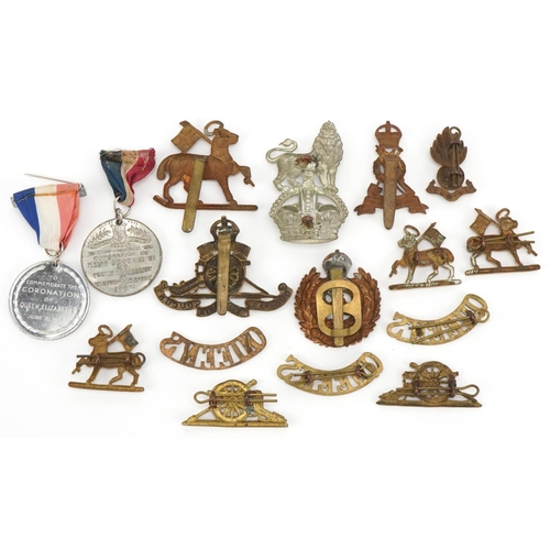 1485 - A collection of military interest badges including Queen's and Royal Engineers.