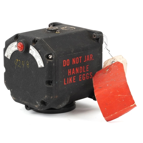 1496 - A Sperry Gyroscope Co. directional indicator, serial number 7887 circa 1945, 11.5cm wide.