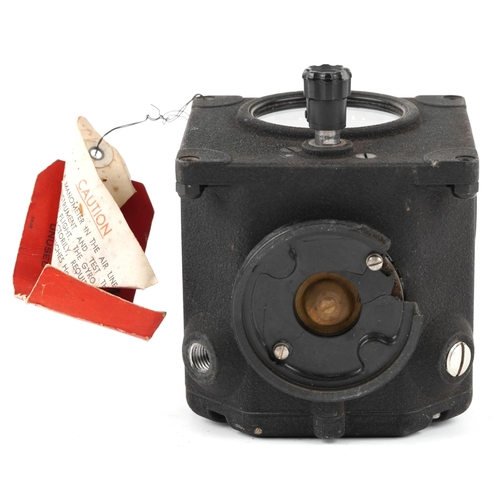 1496 - A Sperry Gyroscope Co. directional indicator, serial number 7887 circa 1945, 11.5cm wide.