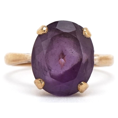 3132 - A 9ct gold amethyst solitaire ring, size M, 3.2g.