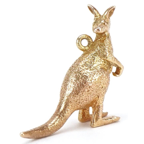 3015 - A 9ct gold charm in the form of a kangaroo, 1.8cm high, 3.5g.