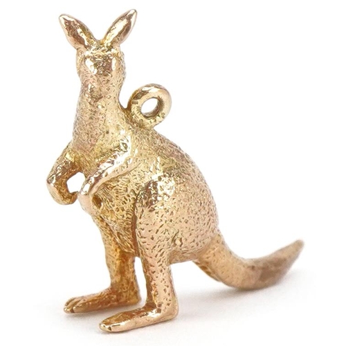 3015 - A 9ct gold charm in the form of a kangaroo, 1.8cm high, 3.5g.