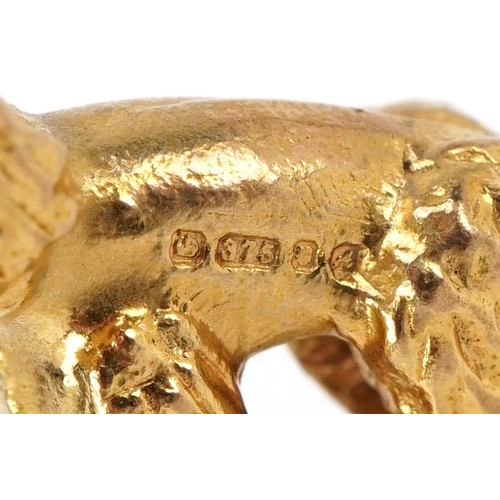 3139 - A 9ct gold charm in the form of a seated Poodle, 2.2cm high, 5.5g.